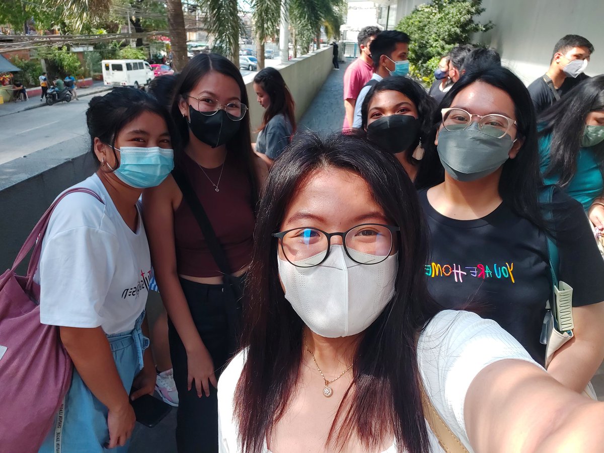 simpforpao's tweet photo. pumunta kaming dalawa lang, umuwi kaming lima 🥹🤍 https://t.co/jY735WE3aj
