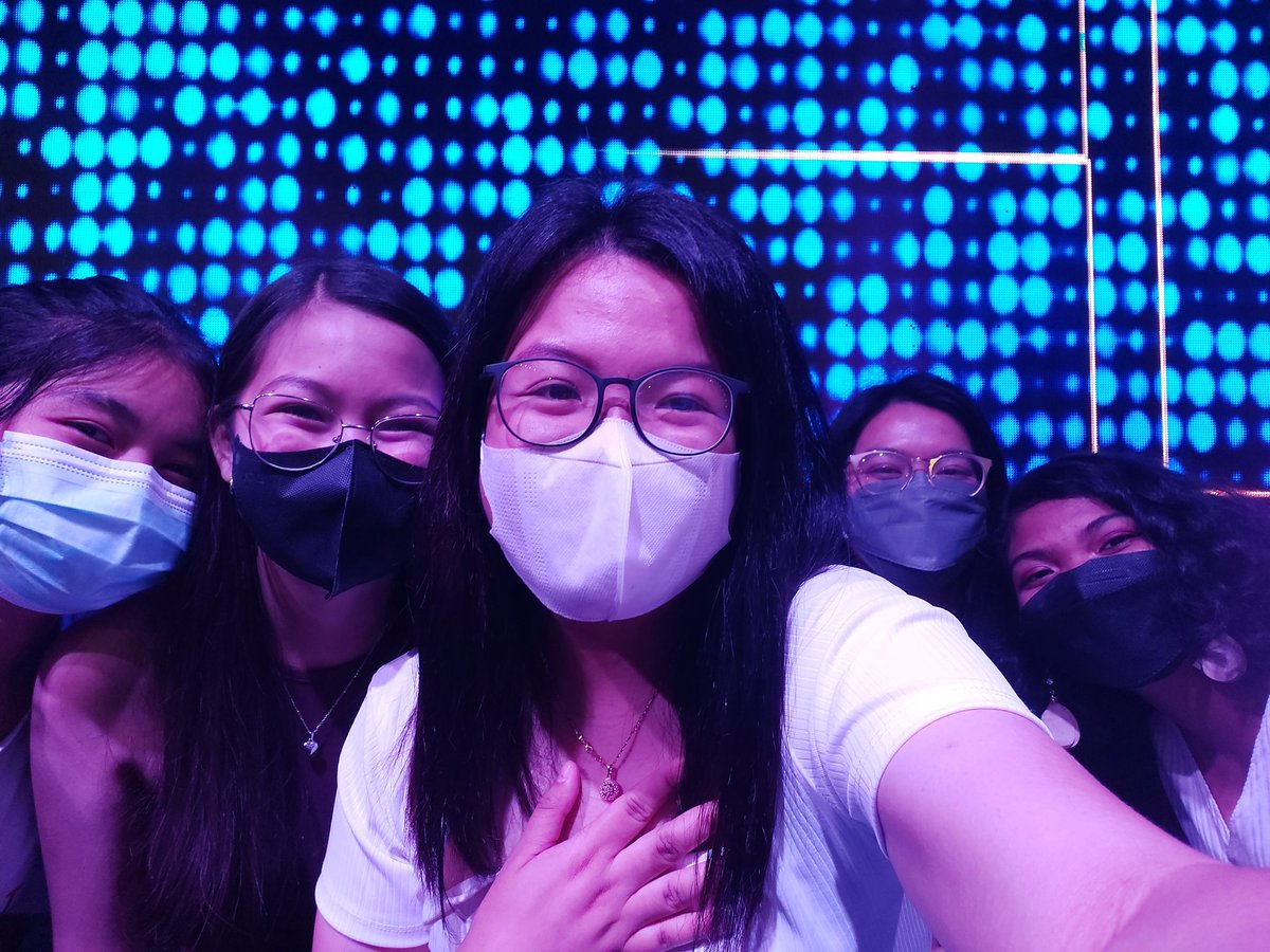 simpforpao's tweet photo. pumunta kaming dalawa lang, umuwi kaming lima 🥹🤍 https://t.co/jY735WE3aj