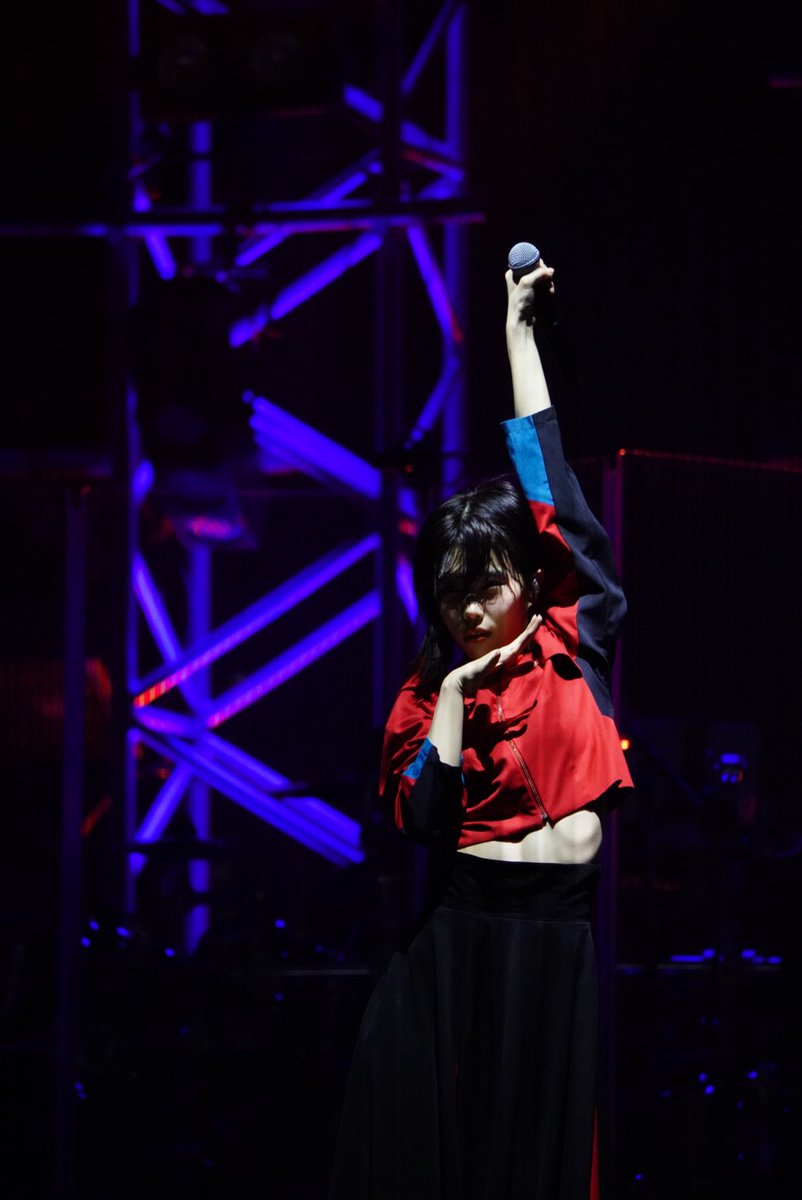 watana_Beeeeeee's tweet photo. 約1ヶ月振りにアイナに会えた。やっぱりアイナの歌声とダンスは唯一無二。BiSHには欠かせない。美しさありかわいさありで力強いパフォーマンスと歌声で魅了するアイナ大好き
#BiSH #アイナ・ジ・エンド
#UVERworldVSBiSH #UVERBiSH https://t.co/lEiyRaXSj6