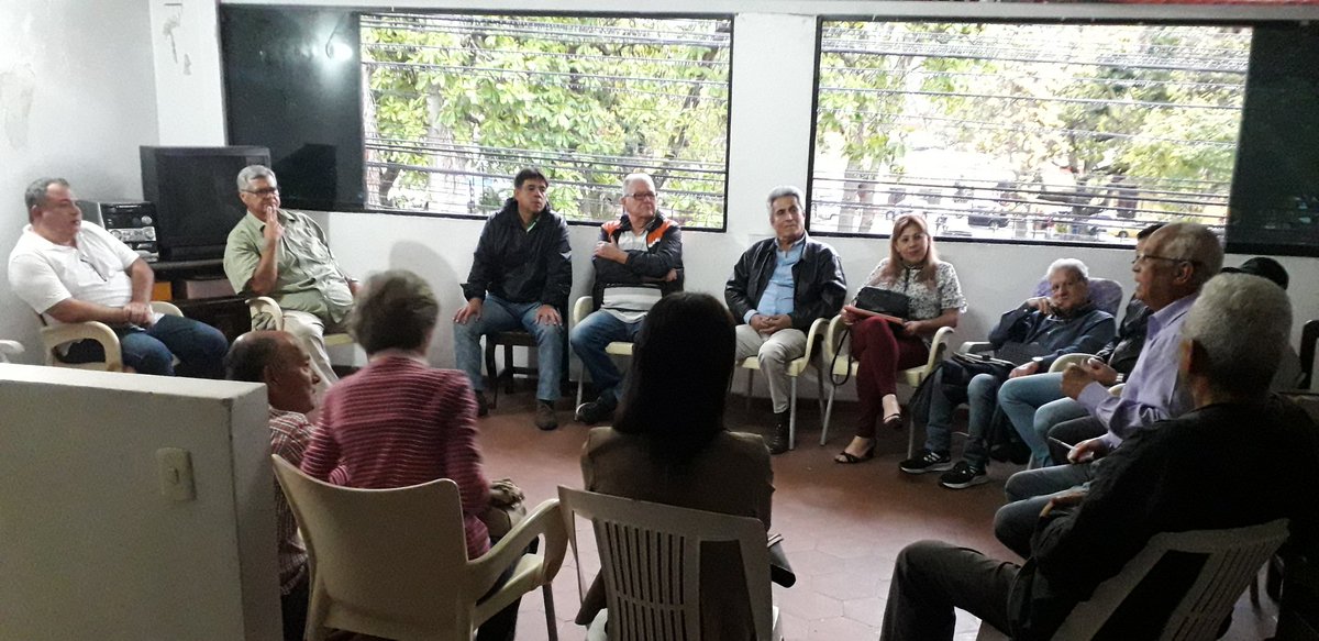 Orlandodhoy's tweet photo. Excelente reunión de trabajo @VenteMerida / Voluntariado en la Parroquia Juan Rodríguez Suárez del Municipio Libertador, con el único objetivo de llevar a nuestra lider @MariaCorinaYA a la Presidencia de la República.
#PrimariassinCNE
#MeridaconMariaCorina https://t.co/FAFMvThTjO