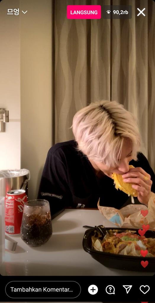 ilymmark's tweet photo. @nctzenbase candidnya cakep🫠🫶🏻 https://t.co/CDr33hz93x