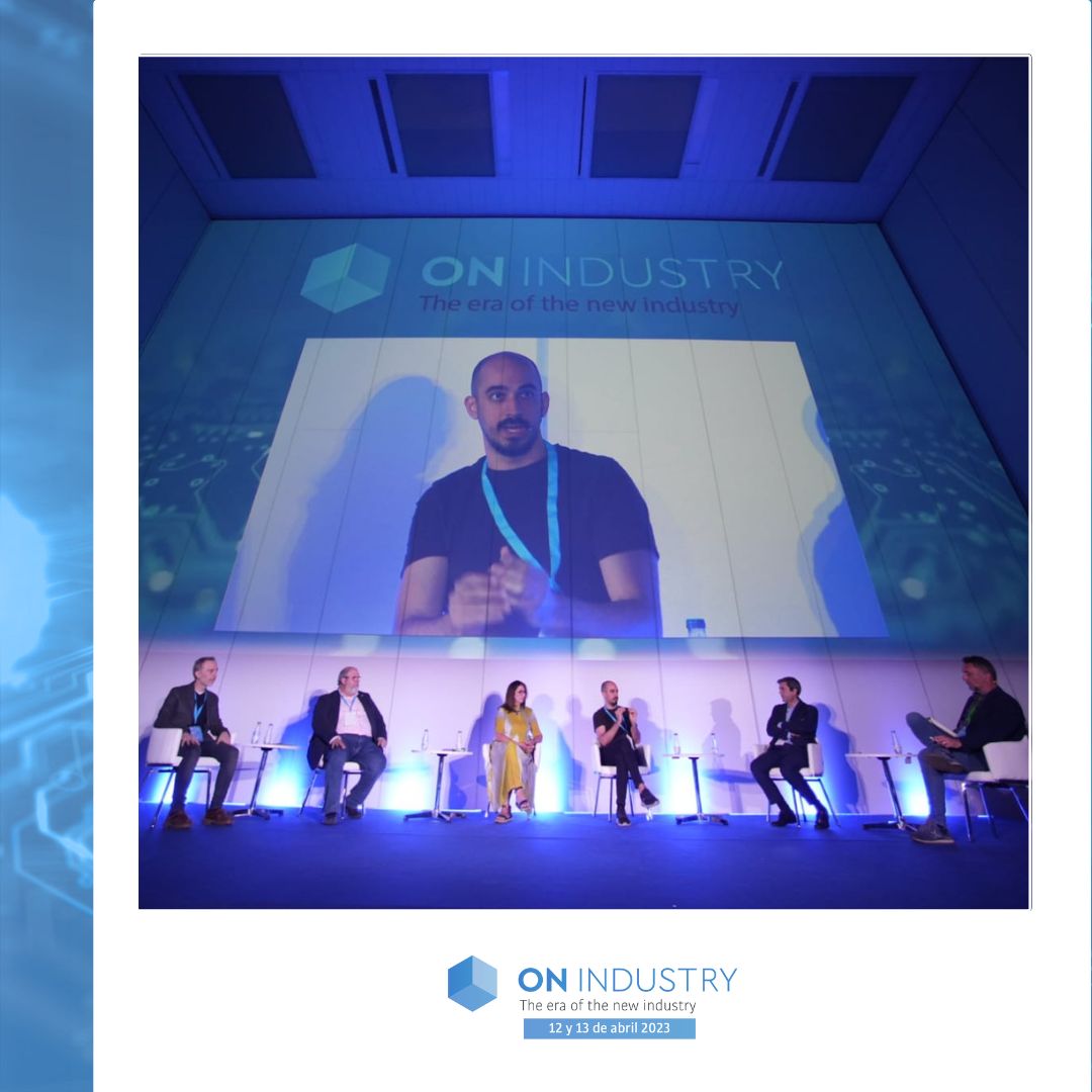OnIndustry's tweet photo. @DotCSV A continuación, José Alcaide de #Deuser moderaba la mesa redonda "IA en la industria" con la participación de: 

@inma_martinez, @DotCSV, Daniel Seseña de @minsaitbyindra, David Pozo Martínez de @siemens_es y Sebastián Ventura Soto  de la @Univcordoba https://t.co/FkHezoZRNJ