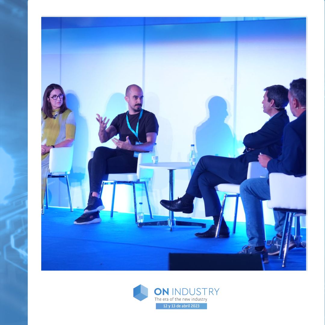 OnIndustry's tweet photo. @DotCSV A continuación, José Alcaide de #Deuser moderaba la mesa redonda "IA en la industria" con la participación de: 

@inma_martinez, @DotCSV, Daniel Seseña de @minsaitbyindra, David Pozo Martínez de @siemens_es y Sebastián Ventura Soto  de la @Univcordoba https://t.co/FkHezoZRNJ