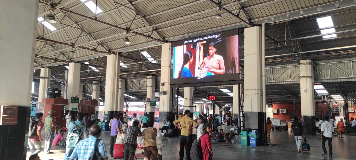 Hamsinient's tweet photo. #SoppanaSundari outdoor promotional campaign at Central Railway station 💃💃 

From tomorrow in theaters Worldwide 👸 #SoppanaSundariFrom14April 

Book your tickets now 🎟️ https://t.co/bU25nRE6bs 

@aishu_dil @LakshmiPriyaaC @SGCharles2 @dancersatz @Composer_Vishal @Ajmal__Tahseen #HamsiniEntertainment @HueboxStudios @ahimsafilms @proyuvraaj @disneyplusHSTam @thinkmusicindia