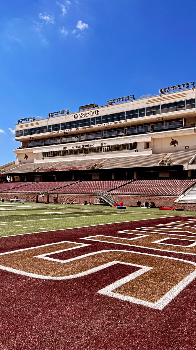 What a great day to spend some time with these two special coaches who made a difference in Nathan’s time at Arkansas.  <a href="/CoachDaPrato/">𝑪𝒐𝒂𝒄𝒉 𝑫𝒂𝒏𝒊𝒆𝒍 𝑫𝒂 𝑷𝒓𝒂𝒕𝒐 🚣</a> believed in Nate from day one ☝️ and it only takes one to give you an opportunity.  Thank you Coach!  Good luck at Texas State!