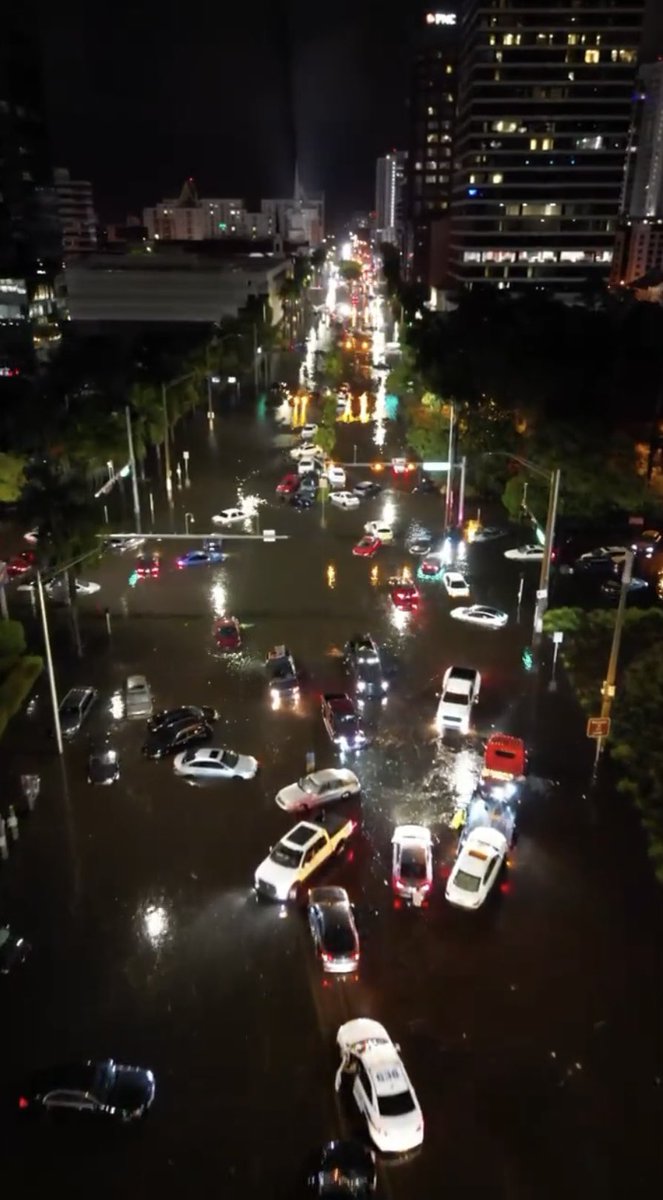 Klimaatontkenners blokkeren in toenemende mate de #A12 

x.com/_david_ho_/sta…
#klimaat <a href="/NLRebellion/">Extinction Rebellion Nederland</a>