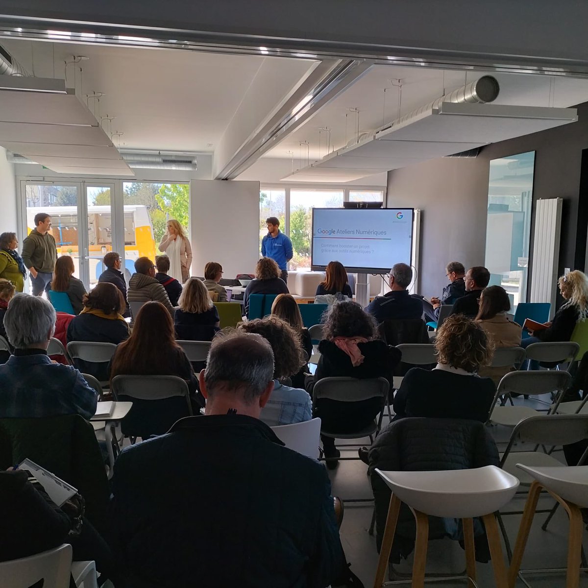 CorineGuignard's tweet photo. Dernière étape au #WIP @VilleDePornic du #googleateliersnumeriques Tour des agences littorales de @poleemploi_PDL ! Belle collaboration #avecPoleEmploi #onestlapourvous https://t.co/eKioUJl56A