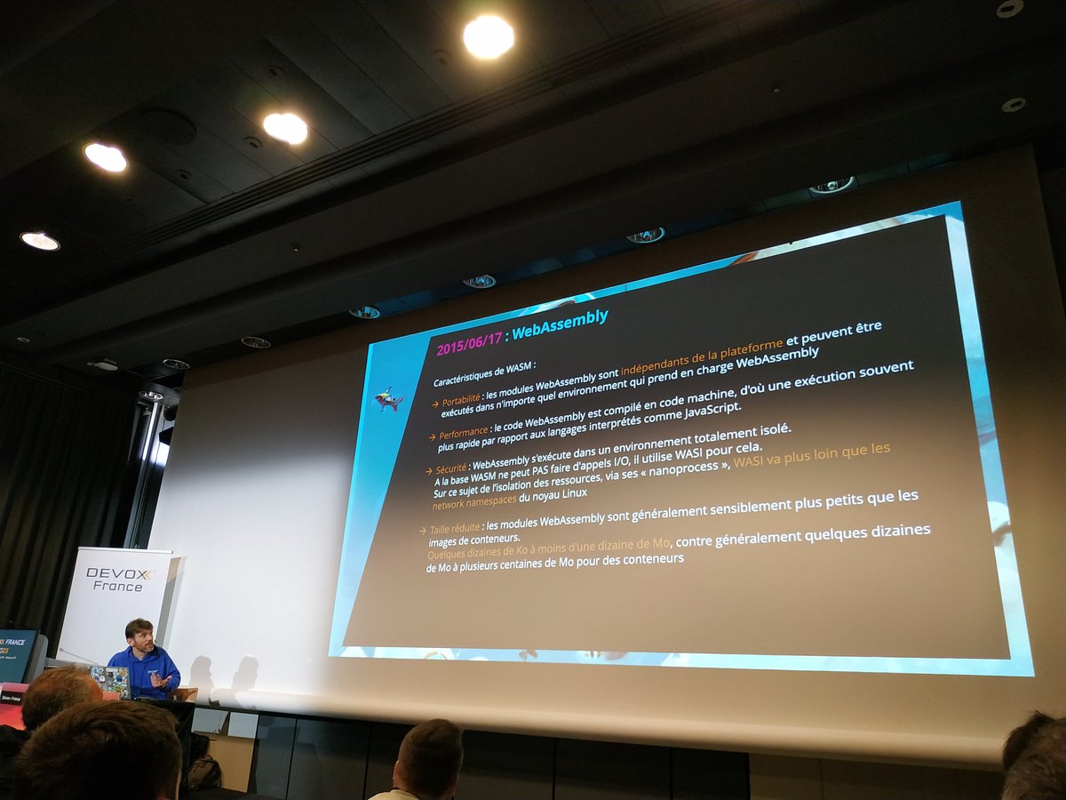frafac's tweet photo. 40 ans d'évolution de la conteneurisation » par @thomasschwender #DevoxxFR #Devoxxfr2023 https://t.co/MvFQVA85i5