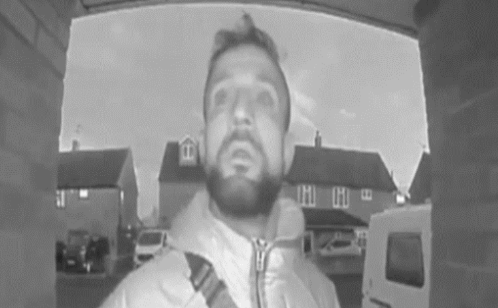 Essex Police publish CCTV image of man they want to speak with after burglary at property in Monkswood Avenue, Waltham Abbey on April 7th bit.ly/3o6wuNQ
