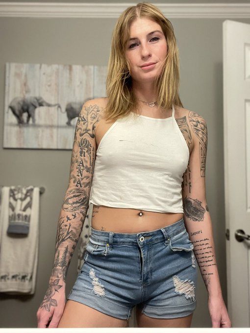 My lil jean shorts bulge 🙈 https://t.co/bpcDn6KNq3