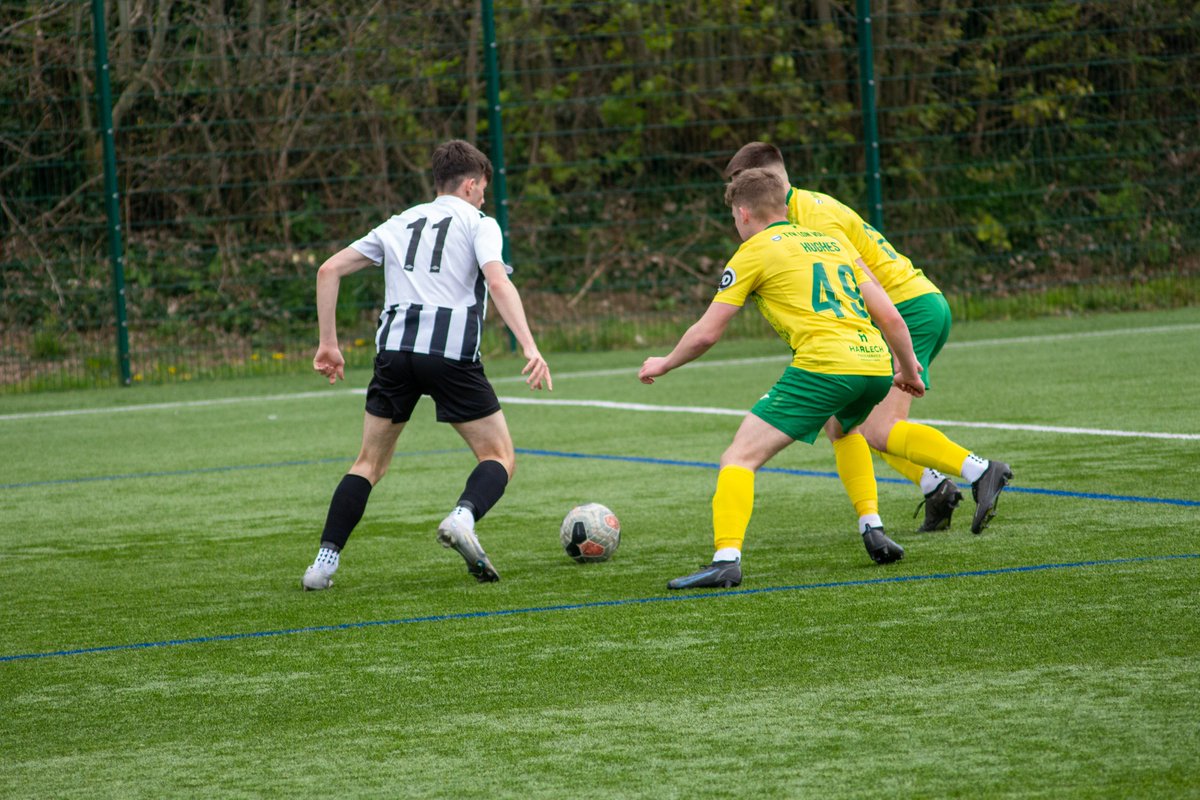 LLFCAcademy's tweet photo. 📸 SHOTS TAKEN FROM THE U19S RECENT BATTLE AGAINST CAERNARFON📸

#llandudno #llandudnofc #academy #keepthefaith https://t.co/dCEBCtTsgD