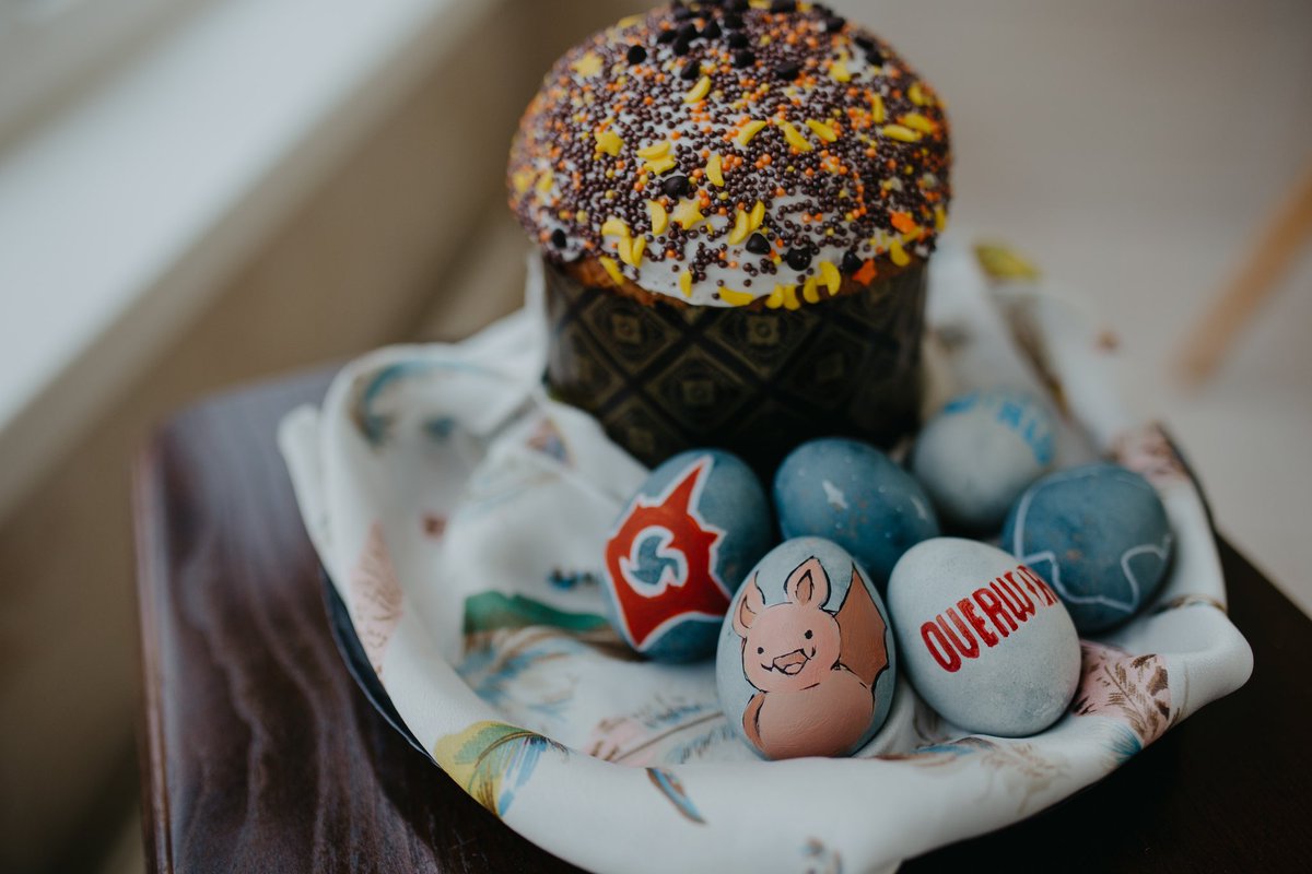 iren_fedorenko's tweet photo. Happy Easter, friends 🐣
In our country for Easter there is a tradition to cook and paint chicken eggs and serve them on a festive table. This year I have @OverworldPlay -style eggs
@blind_gg @HeyJeremyHorn @Iron_Stylus 
#BeWorthy https://t.co/FlBykkG1Fb