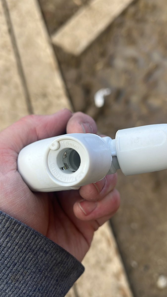 Louis_1104's tweet photo. @Hep2O Just had a fitting fail. No rubber o-ring inside fitting! Luckily on pressure test, but still time https://t.co/9hgqJHNi6q