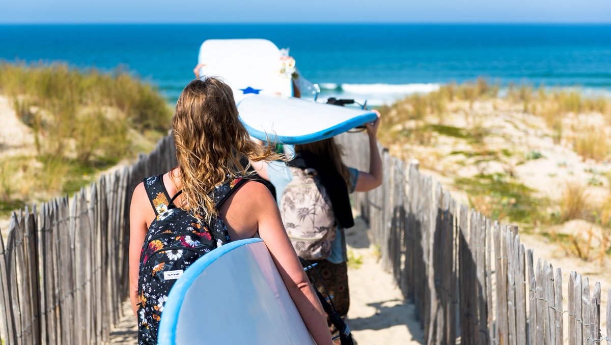 PuraVidaLodge's tweet photo. Join us for an unforgettable experience where you can learn to surf in small groups of up to 4 people, ensuring personalized attention and maximum fun! #puravidalodge #mimizan #surflodge #surfcamp #surftravel #puravidafrance #puravidasurf #puravidasurflodge #beach #surfschool https://t.co/9tXed8vouh