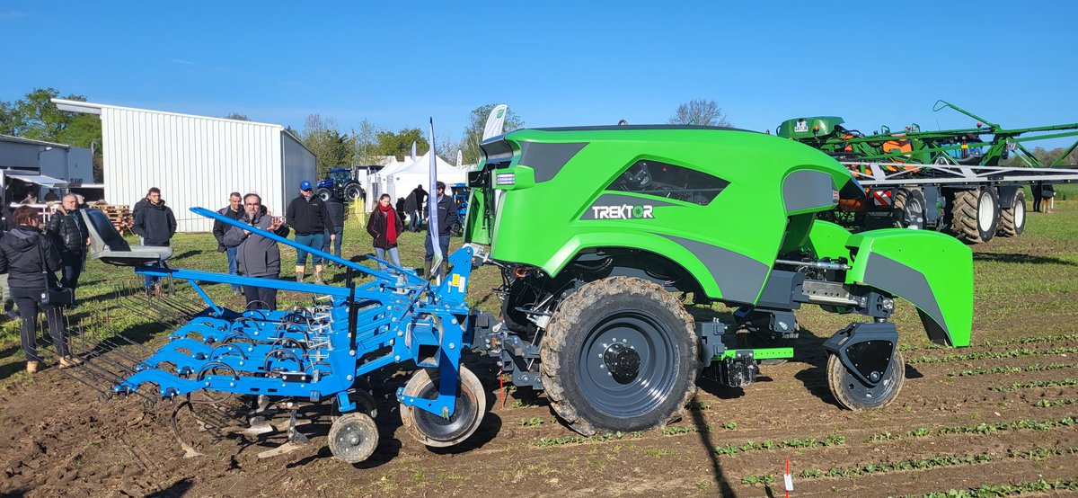 VEGEPOLYSVALLEY's tweet photo. #Desherbexpo, 500 participants à ce bel événement de démonstrations d'une vingtaine de matériels de désherbage innovant. De belles solutions pour les filières chanvre, semences, PAMS. Merci @paysdelaloire pour le financement d #Agropams @iteipmai @LaFNAMS #hempit https://t.co/GHYhBbEZun