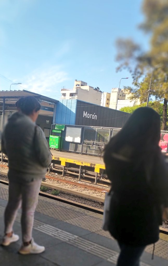 fulana_denadie_'s tweet image. #TrenSarmiento una cagada como siempre: hoy #demoras