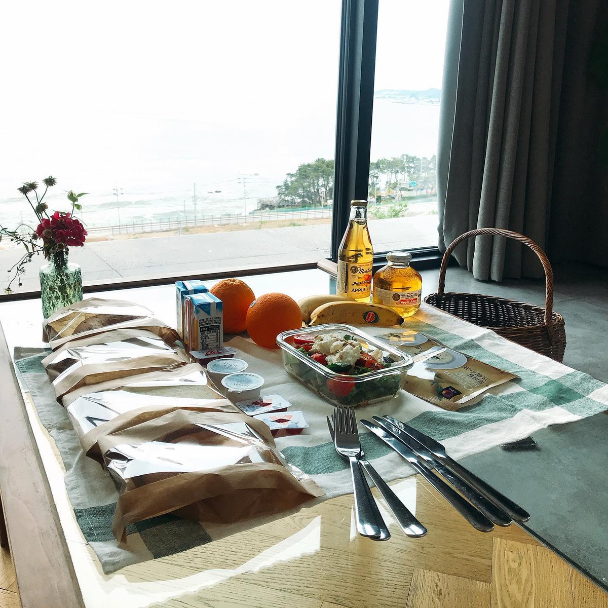 Days are days of oil, salt and vinegar. The road we have travelled, the things we have passed, the scenery we have seen, have all faded away with time, no need to lament, no need to feel sad, cherish the moment, live calmly and freely, is a shallow happiness. Good morning📷📷