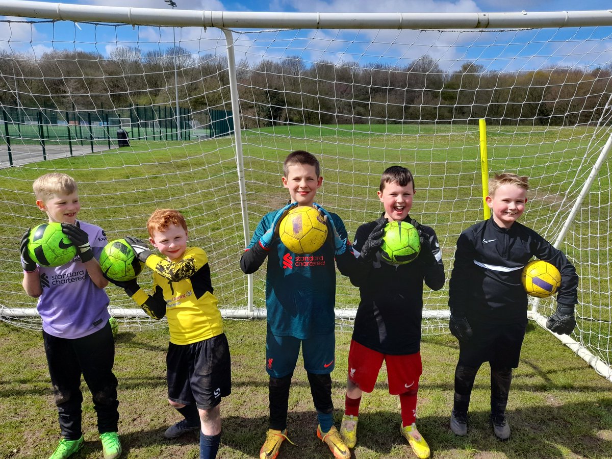 GoalkeepingAFR's tweet photo. Well done to this group in there Easter break session today, some great saves throughout 👏👏👏 #goalkeeper #liverpool #Easter2023 https://t.co/E39iv4YrFo