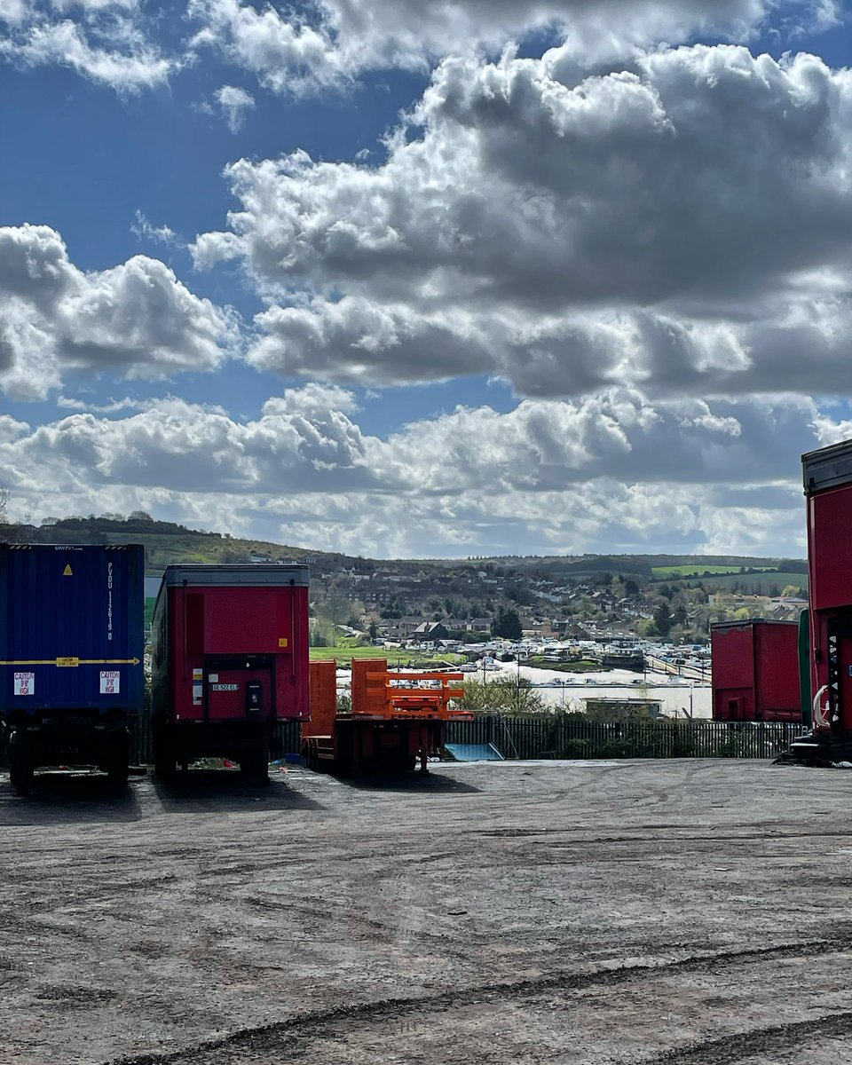 ProlificLogist1's tweet photo. Glorious day here at Prolific Logistics hq #prolific #logistics #haulage #transportation #sunshine #summeriscoming https://t.co/iCeDUkpiUx