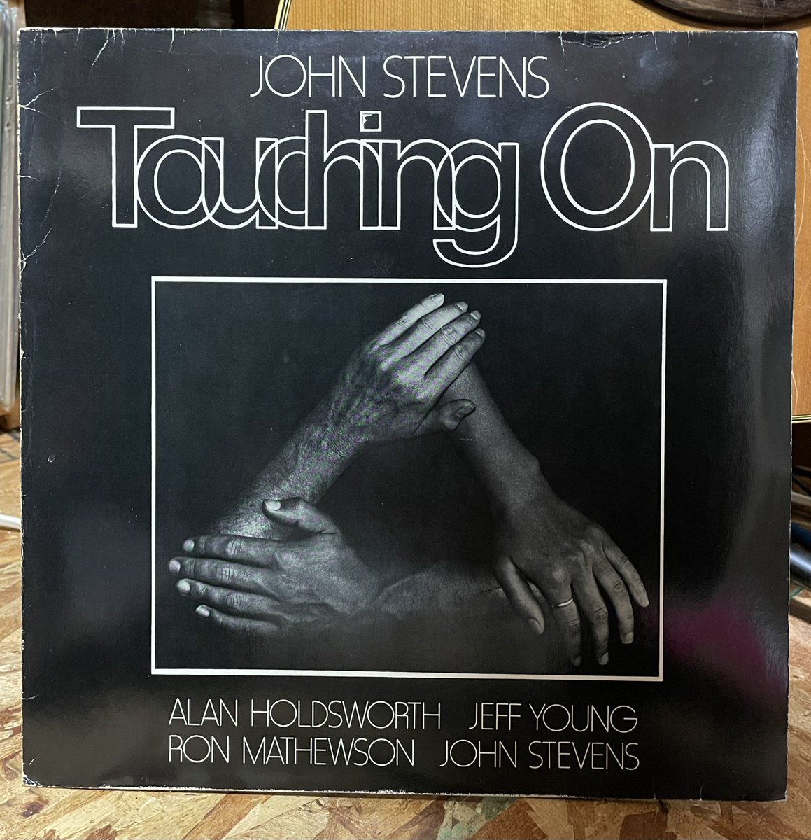popncat1's tweet photo. 金曜日のジャズ。
#ジョンスティーブンス
#タッチングオン
#johnstevens #touchingon #alanholdsworth #jazz #fusion #rock #vinyl #vinylrecords #アナログレコード https://t.co/BecSSjQhbn