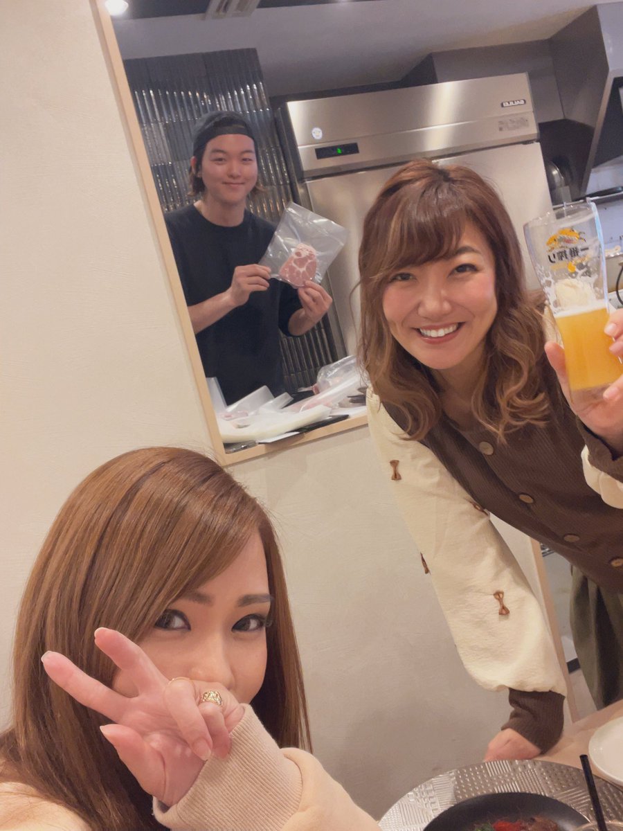 MARIERU08's tweet photo. 久しぶりにチャーハリングと大山のUomi🥰✨❣️

@RestaurantUomi 
@produced_by_k 
音楽で知り合って5年？？😌✨もっと？？🧐
色んな才能持ってて本当に凄くて🥗😋

普通に尊敬する、いつも努力してるしなんでも出来るんだよなあ🧐
趣味も沢山、多才な人🐱✌️
ワインの打ち合わせ途中で行ってた🤣✨素晴らしい😌❣️

#大山 
#Uomi 
#イタリアン 

↓ここだよ🐱💖
https://t.co/fww6BQFCCo