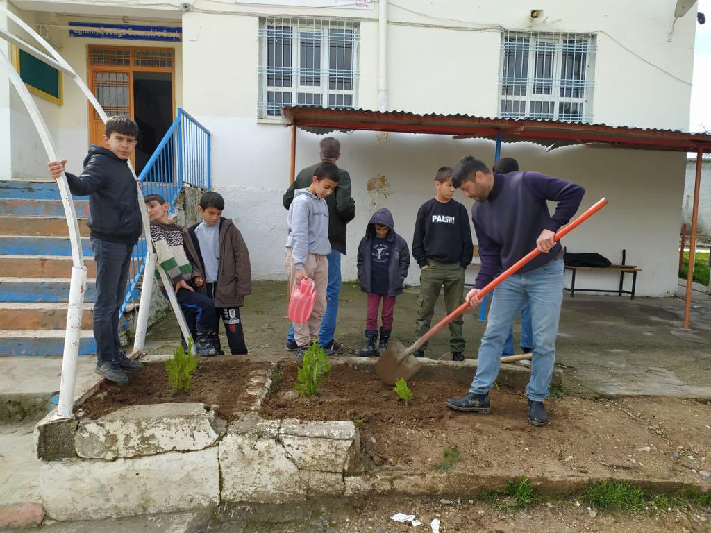 SehitFasih's tweet photo. Okulumuzda orman haftası kapsamında fidan dikimi yapıldı. https://t.co/6QvqOXDURz