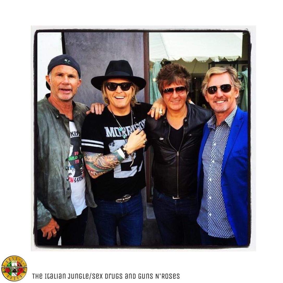 On this day 9 years ago Matt at the Stuart House Benefit with #chadsmith #clemburke #berndtbodal
➸•𝐅𝐨𝐥𝐥𝐨𝐰
🄸
@theitalianjungle_sexdrugsngnr on IG 
#gunsnroses #gnr  #axl #slash #duff #dizzyreed #gilbyclarke #mattsorum
Credits: @mattsorum