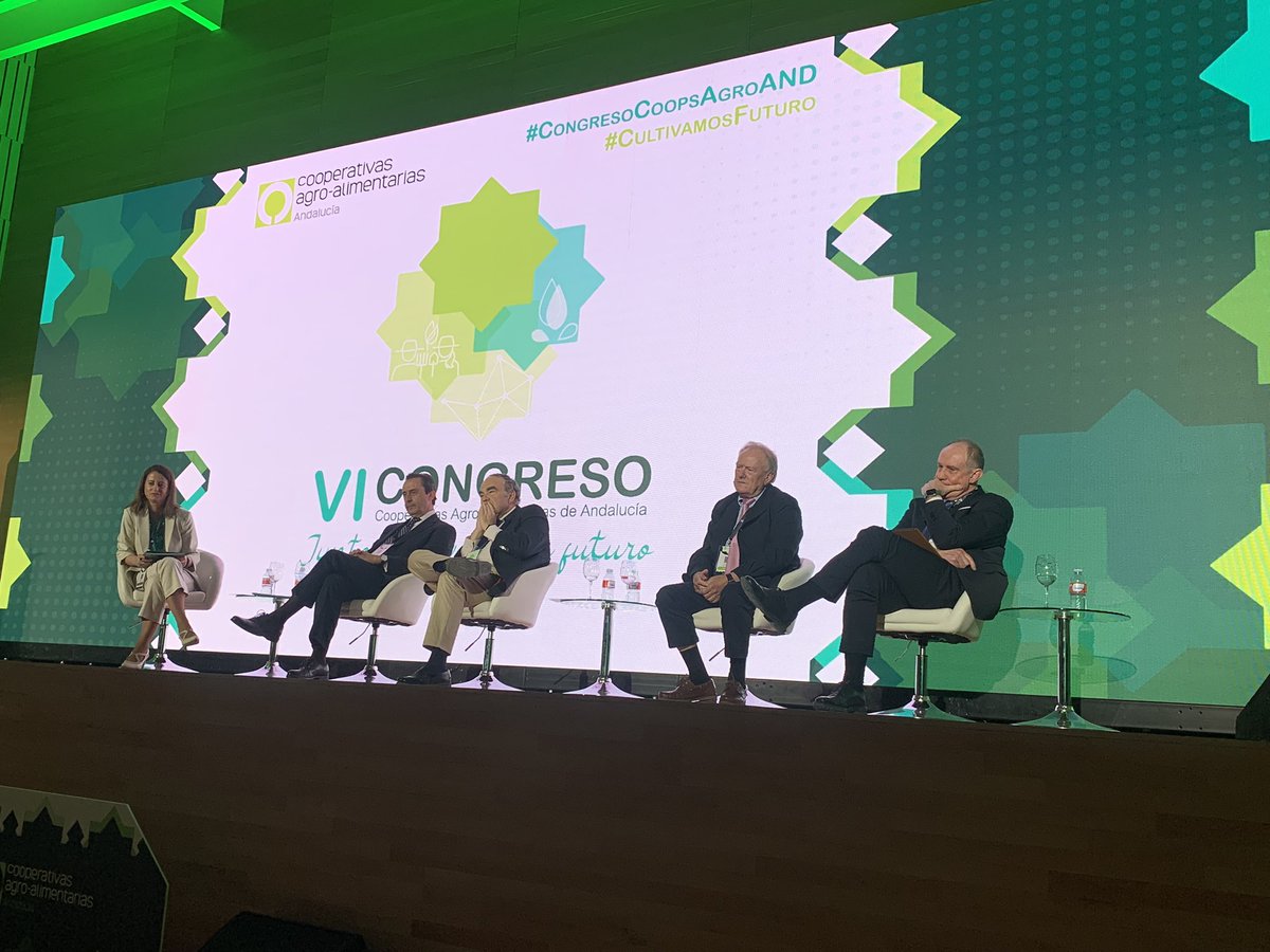 CoopsAgroAND's tweet photo. Para #crecer hay que #vender y llegar al #mercado #internacional (@Covap), #comunicarnos más (@GrupoDcoop), quitarnos #complejos y aumentar la #profesionalidad (@onubafruit) y pasar a la acción y actuar (@unicagroup) https://t.co/HeScrGkPwZ