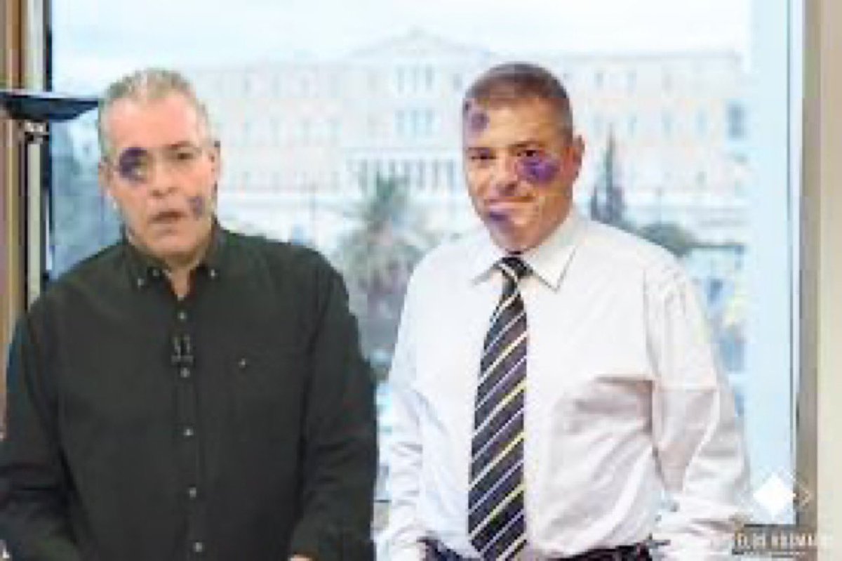 Marka2free's tweet photo. Χαμός στο Λιθόστρωτο Αργοστολίου.
Ροχάλες, μπουνιές και “μπινελίκια” σε επεισόδιο μεταξύ βουλευτή Καππάτου , δημοσιογράφου Μάνεση (που έπιναν καφεδάκι) και εξαγριωμένων Αργοστολιωτών που φώναζαν στο
βουλευτή «φύγε από το νησί,κοράκι των πλειστηριασμών». https://t.co/PIa5579gV8