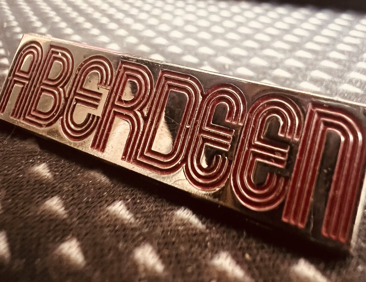 FaeFoggie's tweet photo. Pin badge o’ the day!
#Aiberdeen #standfree #thedons #teuchters #doric https://t.co/Dy2u0uKJNM