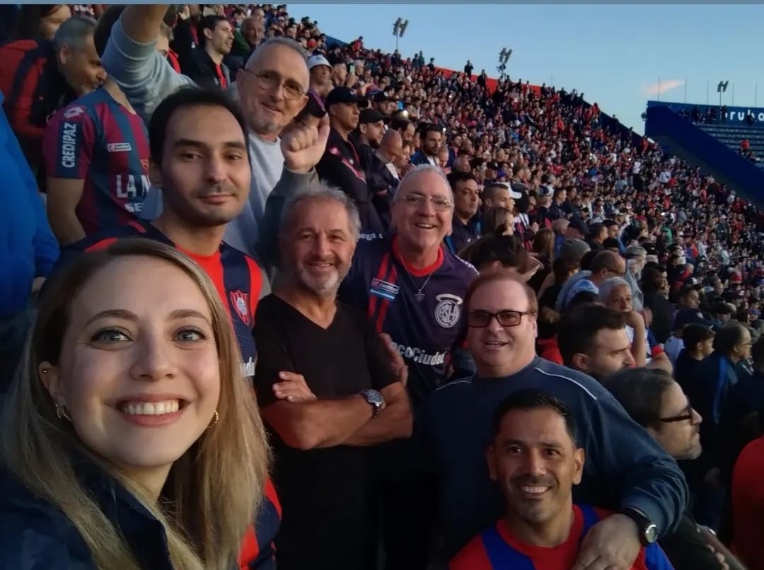 OsvaldoSilvaSL's tweet photo. Q HERMOSO DESPERTAR DESPUÉS DE UN BUEN POLVO !! ......#SanLorenzo TE LA TUVO TODA LA VIDA ADENTRO Y COMO TE GUSTA  #Bosterito!! Jajaja!! 💪💪😊😊😂😀😂💙❤️💙❤️💙❤️💙 https://t.co/aAcTyytD10