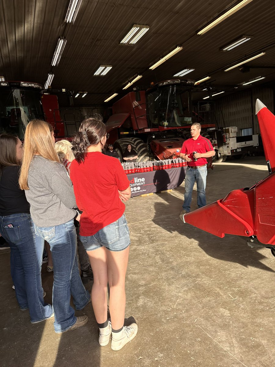 CPrairieAg's tweet photo. Future of Clinton County Ag Tour today!! First stop Redline Equipment in Rossville! @redlineeq https://t.co/QUn6MZCTpE