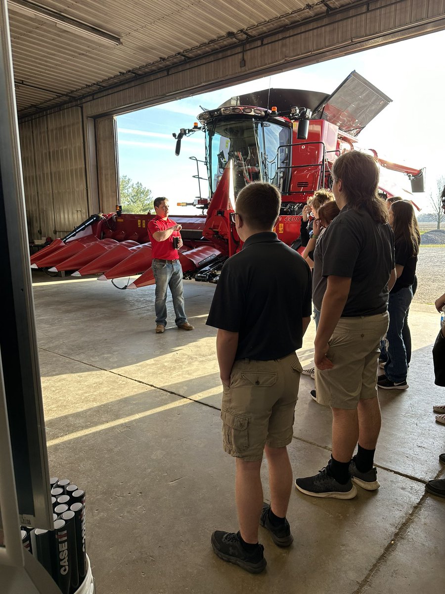 CPrairieAg's tweet photo. Future of Clinton County Ag Tour today!! First stop Redline Equipment in Rossville! @redlineeq https://t.co/QUn6MZCTpE