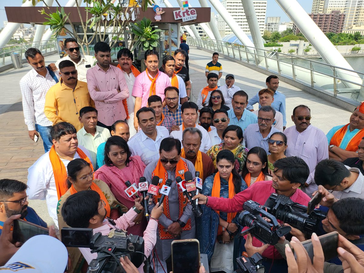 aeshashah85's tweet photo. #अटलब्रिज_अहमदाबाद
#सांसद_किरीटसोलंकी
#ActiveMP #ActiveMPSriKiritbhaiSolanki
@BJP4India
@BJP4Gujarat https://t.co/JOvhOoEjl4