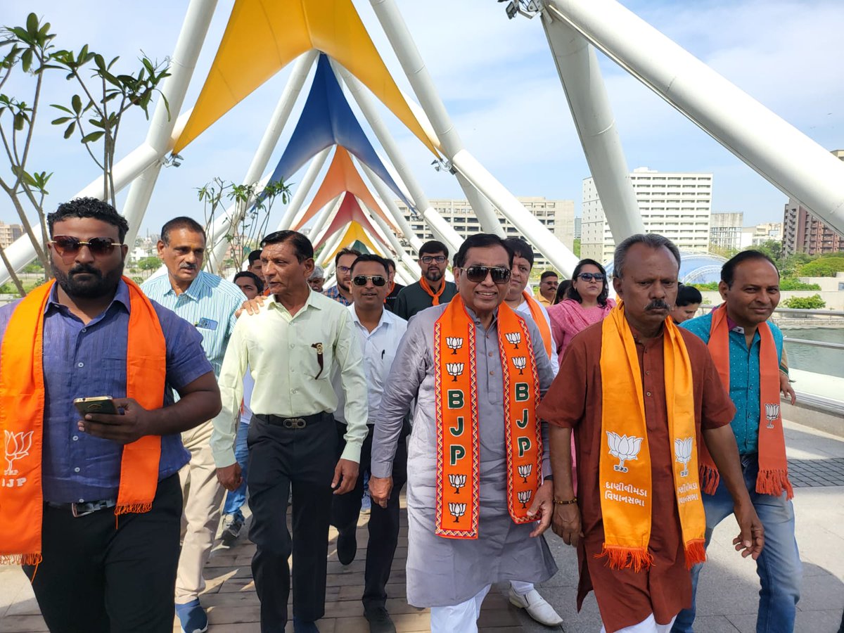 aeshashah85's tweet photo. #अटलब्रिज_अहमदाबाद
#सांसद_किरीटसोलंकी
#ActiveMP #ActiveMPSriKiritbhaiSolanki
@BJP4India
@BJP4Gujarat https://t.co/JOvhOoEjl4