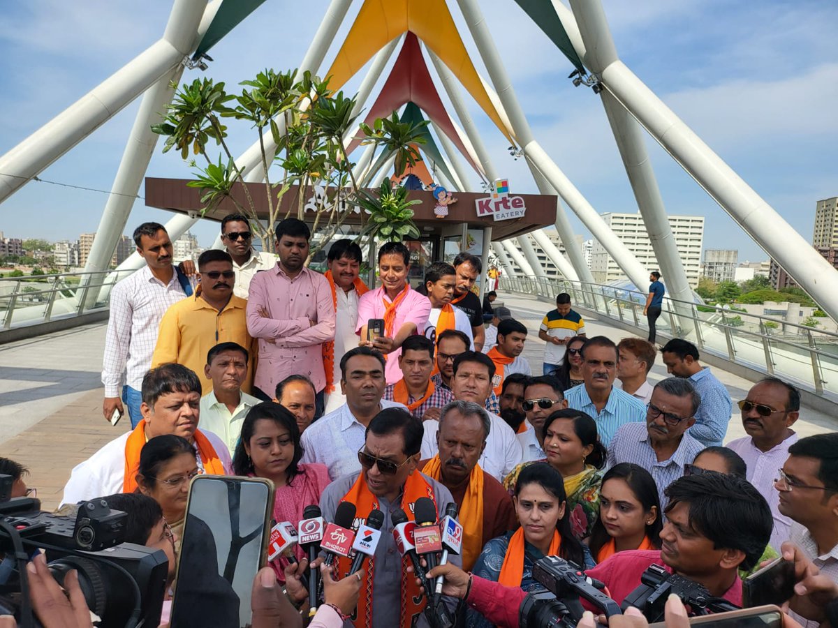aeshashah85's tweet photo. #अटलब्रिज_अहमदाबाद
#सांसद_किरीटसोलंकी
#ActiveMP #ActiveMPSriKiritbhaiSolanki
@BJP4India
@BJP4Gujarat https://t.co/JOvhOoEjl4
