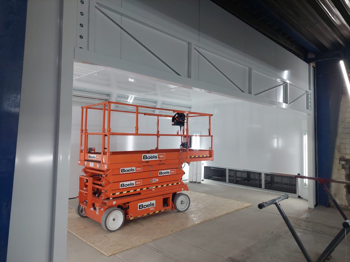 Rowitkampen's tweet photo. kW 14 begann bei der Firma #lingk  in #recklinghausen
Hier bauen wir eine PKW-Spritzkabine mit #Quertransport https://t.co/qJopAFGKP3 #rowit #Sptritzkabine #Spraybooth #lackieranlagen #Lackiererei #Kampen https://t.co/s0NVDjQj3p