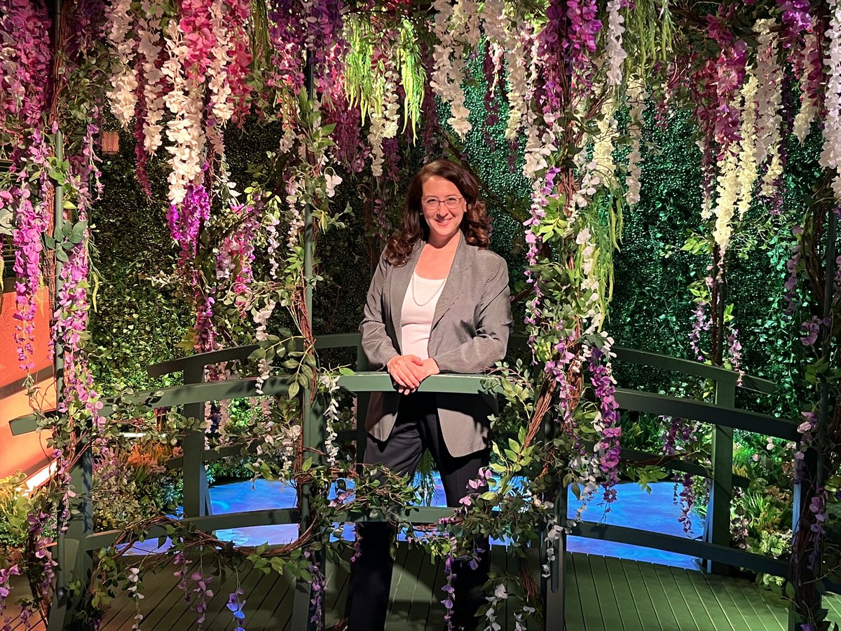 Anikodelaney's tweet photo. Love how the art world is modernizing the museum experience. I walked across Wall Street and immersed myself in Monet’s Garden. https://t.co/MgKMYjSgoa