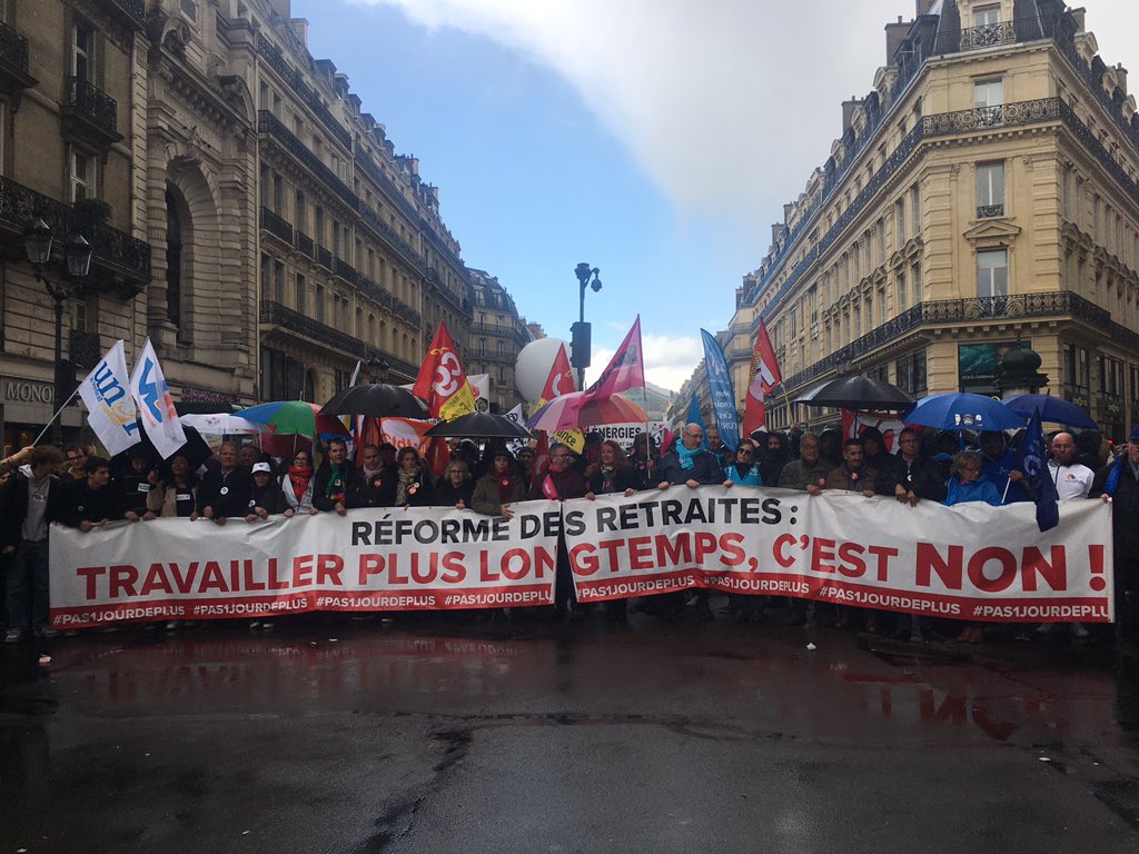 LaurentBerger44's tweet photo. Dans l’attente de la décision du conseil constitutionnel, le monde du travail se mobilise à nouveau dans la rue pour dire son rejet des 64 ans. Douze manifestations et toujours la même détermination. #64ansCestNon https://t.co/G8D5zIWs63