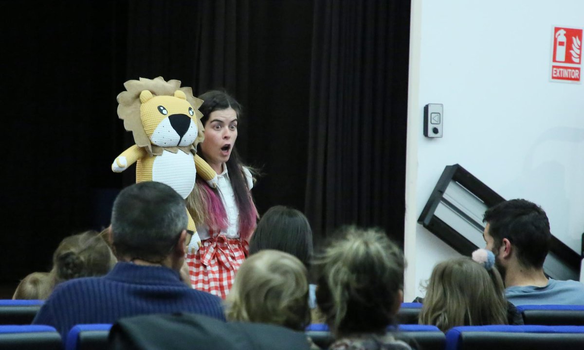 ponteareas_gal's tweet photo. 😊 Que ben o pasamos con #TrémolaTeatro e Leo 🦁 e a súas cores! Un divertido espectáculo sensorial co que os nosos cativos e cativas 👶 puideron gozar da aprendizaxe e do lecer en lingua galega!
E virán máis: xa estamos preparando novas actividades do #programaApego! 😊 https://t.co/pUOjPxadoo