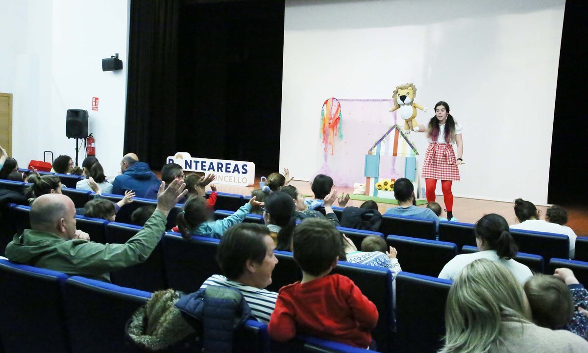 ponteareas_gal's tweet photo. 😊 Que ben o pasamos con #TrémolaTeatro e Leo 🦁 e a súas cores! Un divertido espectáculo sensorial co que os nosos cativos e cativas 👶 puideron gozar da aprendizaxe e do lecer en lingua galega!
E virán máis: xa estamos preparando novas actividades do #programaApego! 😊 https://t.co/pUOjPxadoo