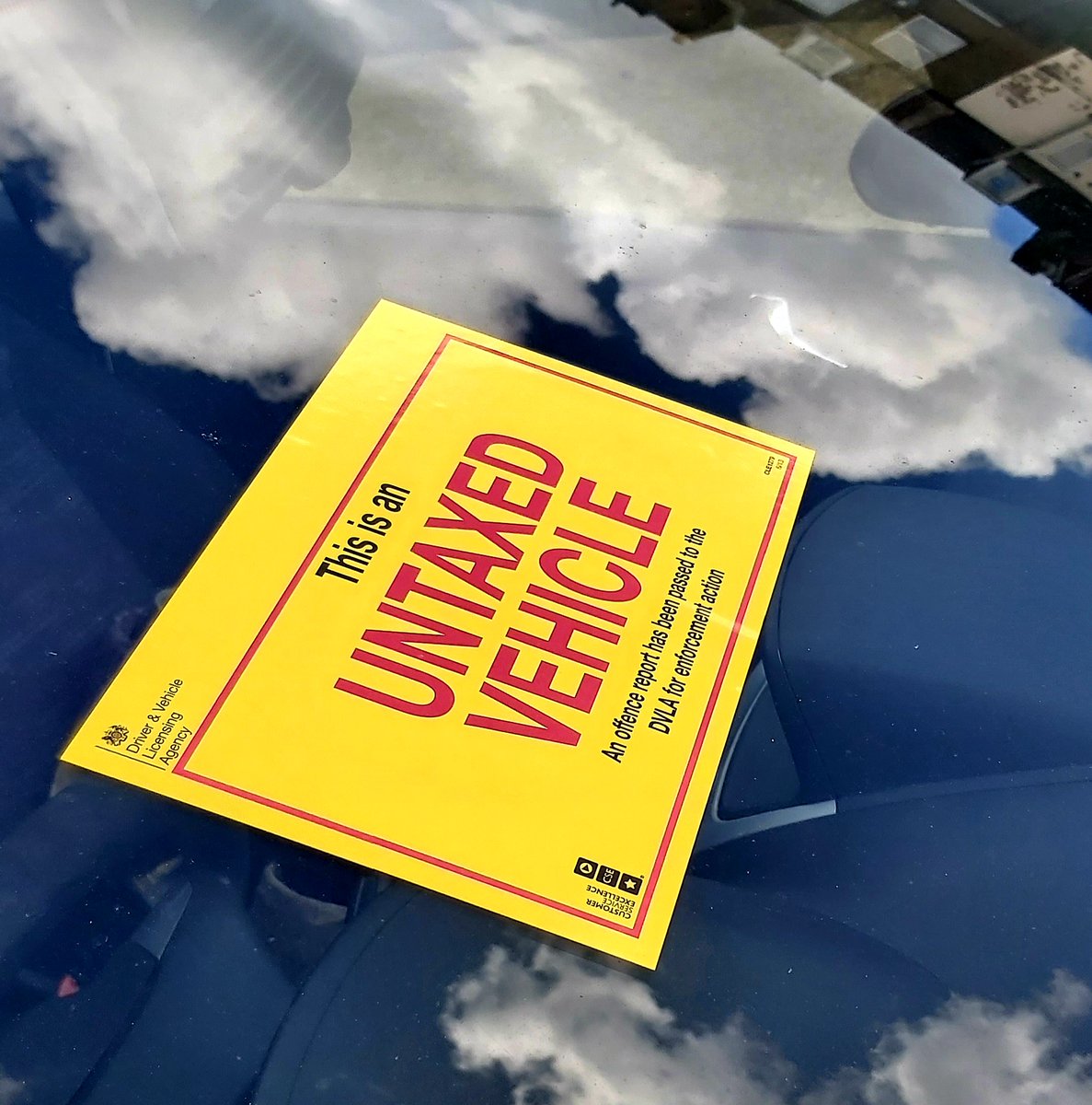 KentPoliceMed's tweet photo. Vehicle's seized &amp; recovered by #MedwayTaskForce for no #tax, however neither had #insurance &amp; had been abandoned in #Chatham.
Details sent to the @DVLAgovuk for them to investigate &amp; fine the owners.
#CheckYourPost #PayUpOrItGetsSquashed RS https://t.co/y1btLpFxXu
