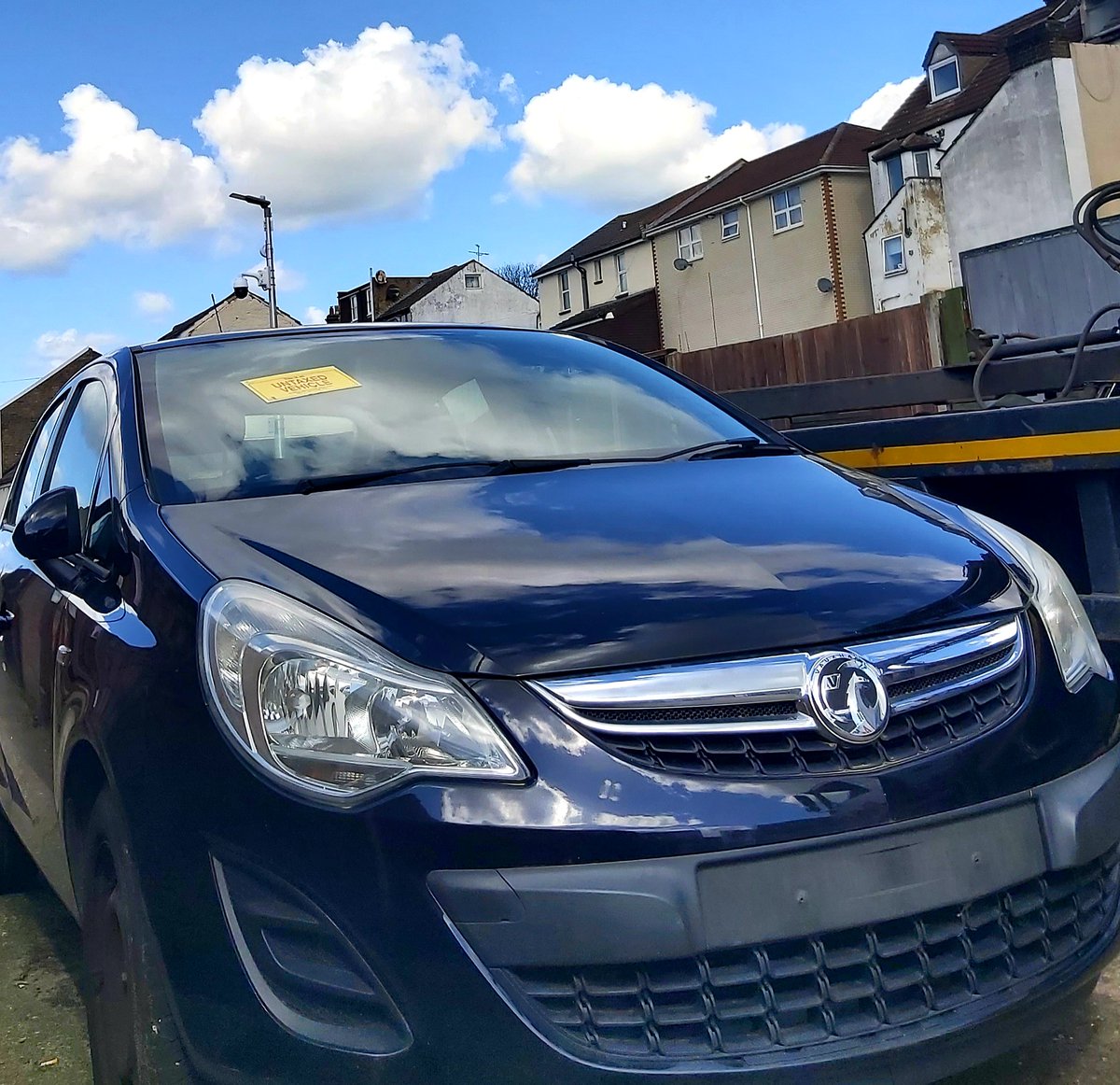 KentPoliceMed's tweet photo. Vehicle's seized &amp; recovered by #MedwayTaskForce for no #tax, however neither had #insurance &amp; had been abandoned in #Chatham.
Details sent to the @DVLAgovuk for them to investigate &amp; fine the owners.
#CheckYourPost #PayUpOrItGetsSquashed RS https://t.co/y1btLpFxXu