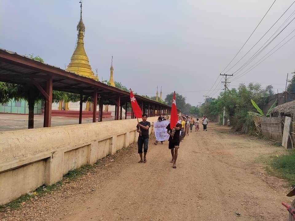 Khithitofficial's tweet photo. ယင်းမာပင် မြောက်ခြမ်း သပိတ် အင်အားစုများက စစ်အာဏာရှင် ဆန့်ကျင်ရေး ချီတက် ဆန္ဒပြ
Read more->https://t.co/4ffU0HtAXc https://t.co/9958Wq6Bko