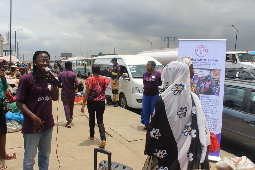 Childlifeline1's tweet photo. CLL team carried out a sensitization awareness campaign to market women in Oshodi about safety and rights of Street Children as part of programmes to celebrate The International Day of Street Children
#IDSC
#Safestreets
#ChildLifeLine
Third Mainland Bridge Zlatan Seun Sowore https://t.co/PD9sI0Gadk