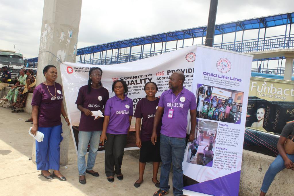 Childlifeline1's tweet photo. CLL team carried out a sensitization awareness campaign to market women in Oshodi about safety and rights of Street Children as part of programmes to celebrate The International Day of Street Children
#IDSC
#Safestreets
#ChildLifeLine
Third Mainland Bridge Zlatan Seun Sowore https://t.co/PD9sI0Gadk