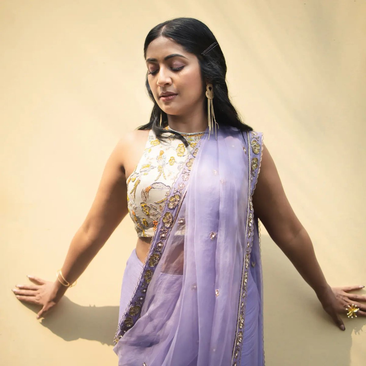 on Twitter: "She is turning it on 🔥👌 Mallu milf Navya 💯"