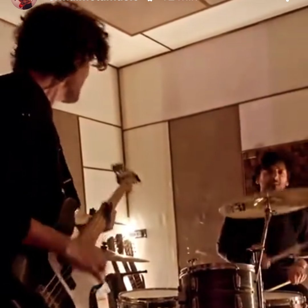 A_n_n_a68's tweet photo. #metabrothers live!!! ๐ฅ
#ermalmeta #rinaldmeta https://t.co/ig2XwfFVUz