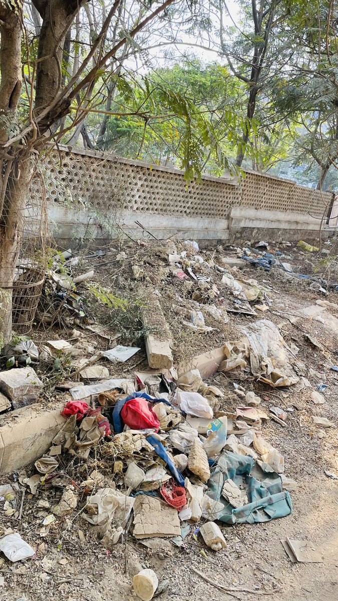 bollipallysrinu's tweet photo. Not a even a single common facility has been offered in the colony by builders which has more than 500 families. @HMDA_Gov we request ur immediate attention to instruct builders to lay roads,drainage,water connection ,park cleaning/set up &amp; street lights https://t.co/ad4HKXMT0J