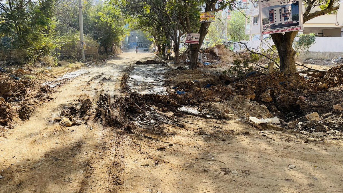 bollipallysrinu's tweet photo. Not a even a single common facility has been offered in the colony by builders which has more than 500 families. @HMDA_Gov we request ur immediate attention to instruct builders to lay roads,drainage,water connection ,park cleaning/set up &amp; street lights https://t.co/ad4HKXMT0J